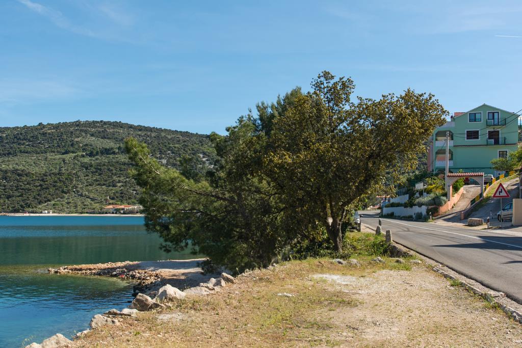Apartment Stojan A1 Marina Bagian luar foto
