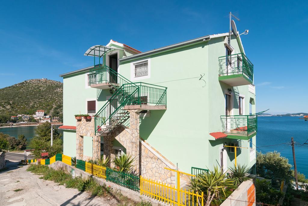 Apartment Stojan A1 Marina Bagian luar foto