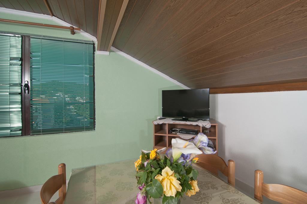 Apartment Stojan A1 Marina Bagian luar foto