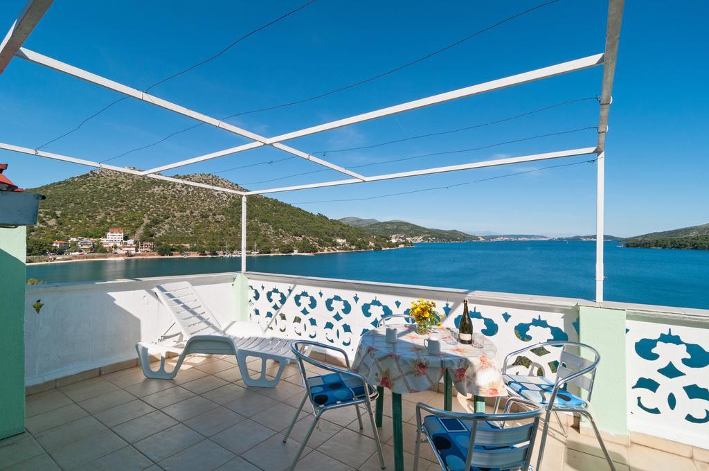Apartment Stojan A1 Marina Bagian luar foto