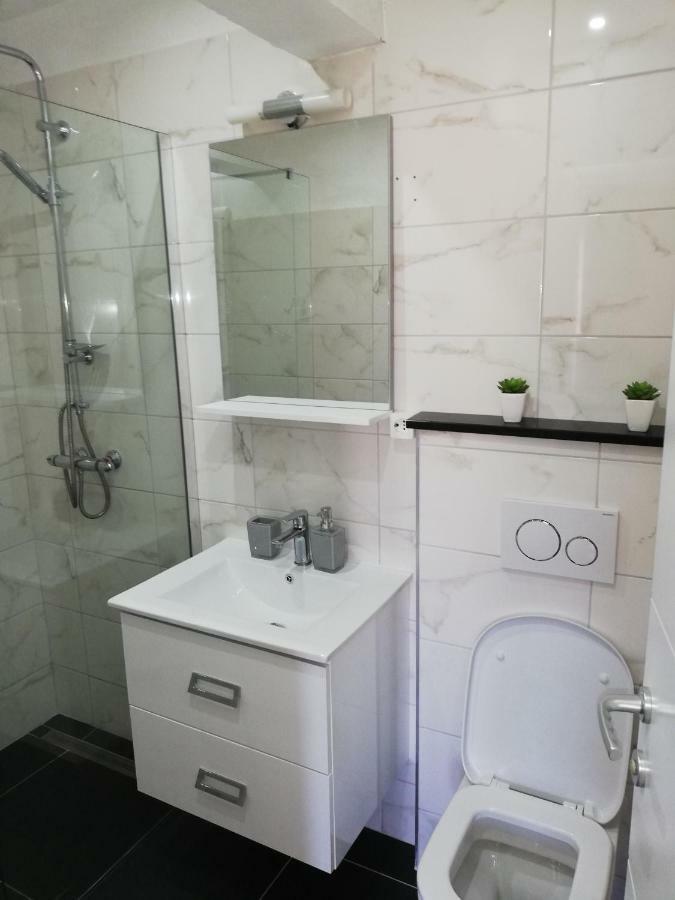 Apartment Stojan A1 Marina Bagian luar foto
