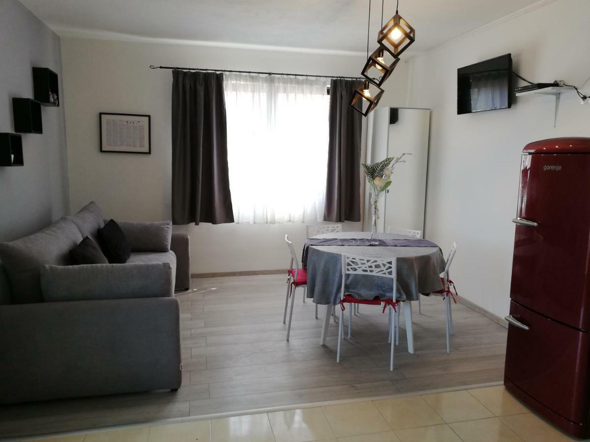 Apartment Stojan A1 Marina Bagian luar foto